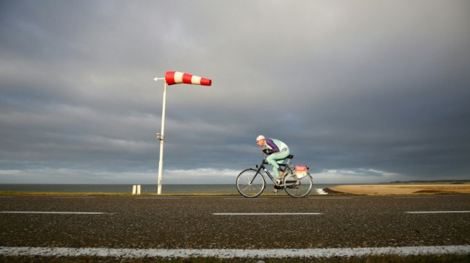 Dutch 'headwind cycle race' scrapped -- wind too strong