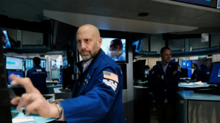 Wall Street conclut divis&eacute;e et s'enfonce dans le rouge sur la semaine