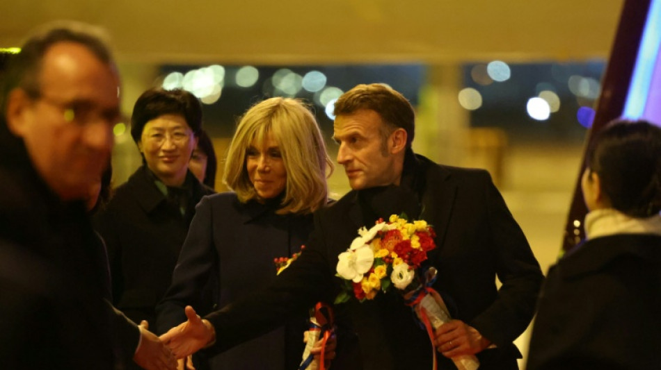 Pandas et ping-pong : Macron achève sa visite en Chine sur une note plus légère  