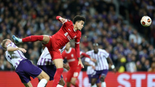 Liverpool lose on Diaz return as West Ham go top