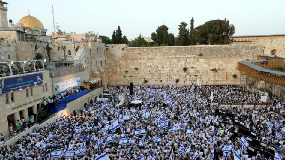 Des dizaines de milliers d'Isra&eacute;liens pour une "marche des drapeaux" sous tension &agrave; J&eacute;rusalem 