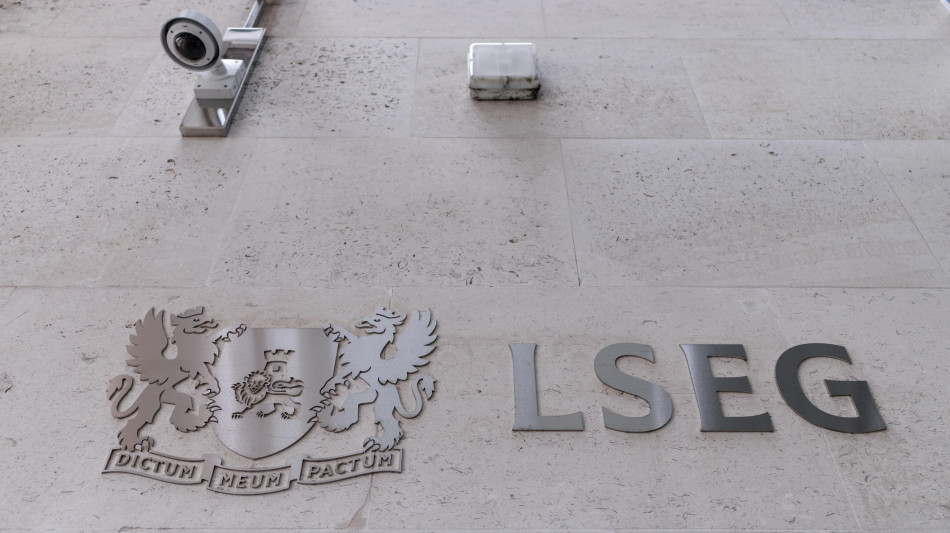 Borsa: Europa debole in chiusura, Parigi -1,04%, Londra -0,39%