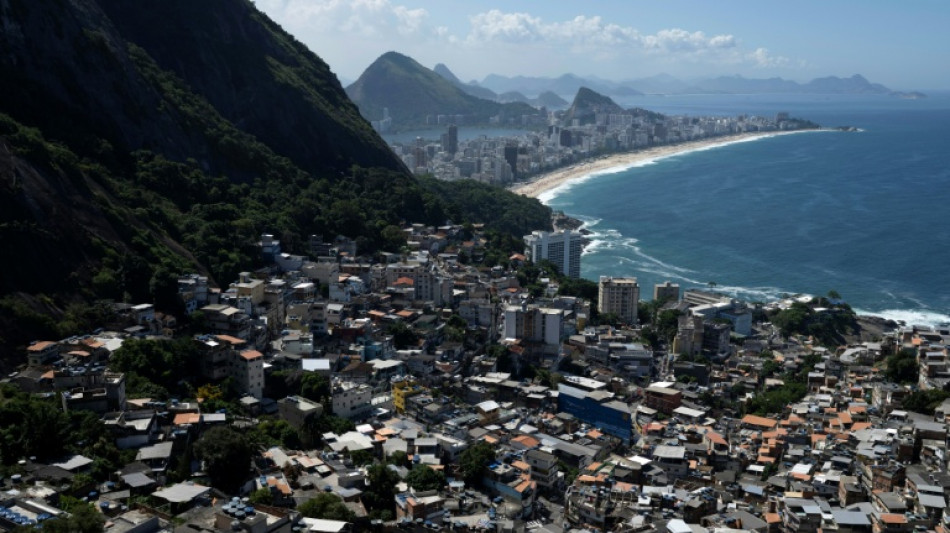 Centenas de turistas ficam presos em mirante no Rio durante opera&ccedil;&atilde;o policial