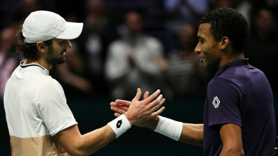 Masters 1000 de Paris: Vacherot stoppé par Auger Aliassime, Zverev rejoint Sinner en demies