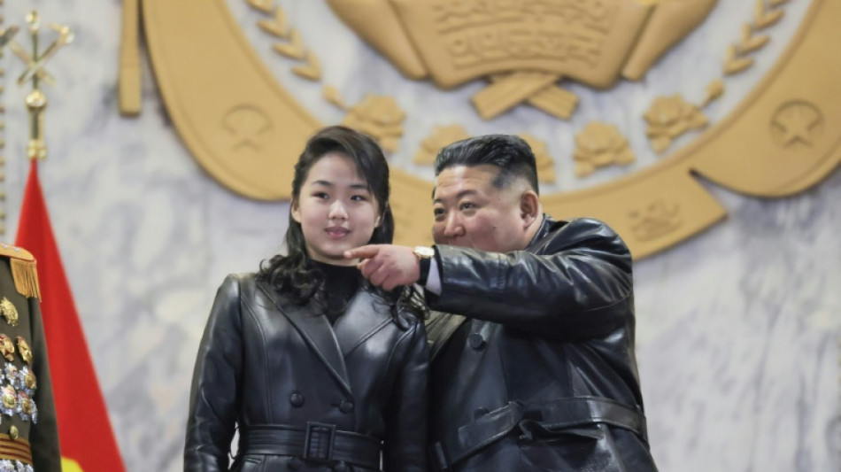 Vestidos para a sucess&atilde;o? Kim Jong-un e filha alimentam especula&ccedil;&otilde;es com casacos iguais