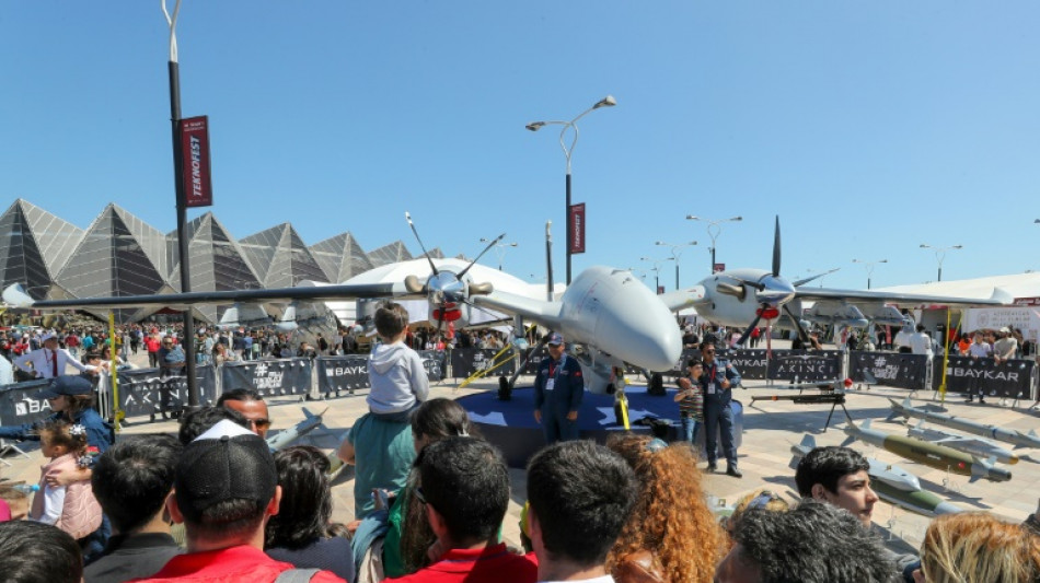 Turqu&iacute;a exhibe sus drones de combate en Azerbaiy&aacute;n