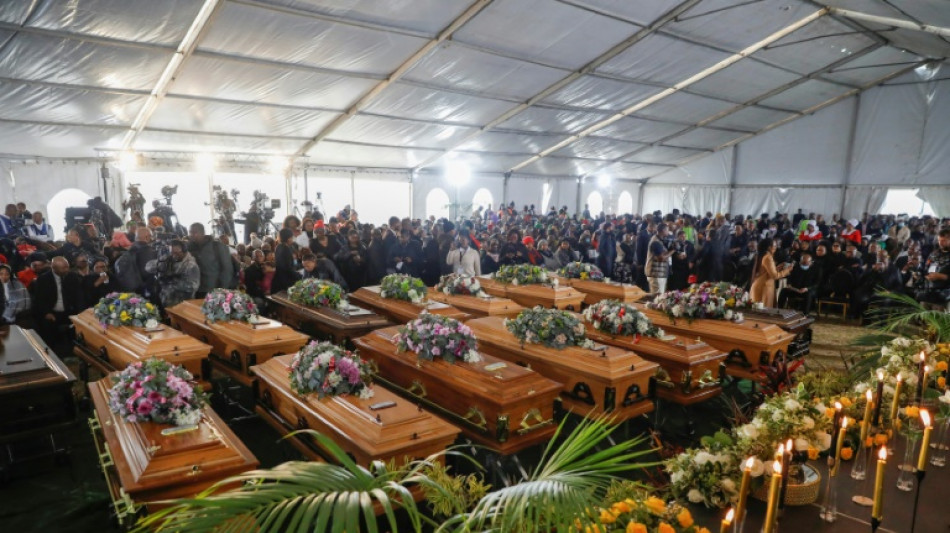 La muerte de 21 j&oacute;venes en bar de Sud&aacute;frica, achacada a una "asfixia"