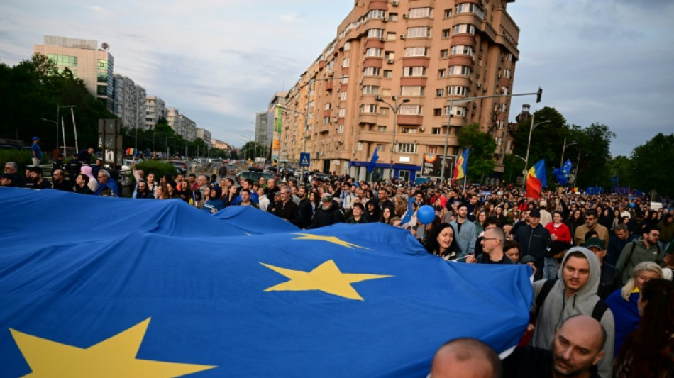 Zehntausende EU-Anh&auml;nger demonstrieren vor Pr&auml;sidentschaftswahl in Rum&auml;nien