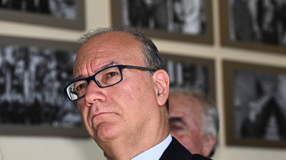 Valditara, arresto in flagranza per chi picchia prof o presidi