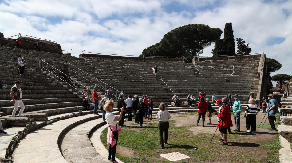 Giuli, 'candideremo Ostia Antica a patrimonio Unesco'