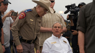 El gobernador de Texas autoriza a la polic&iacute;a a devolver a migrantes a la frontera
