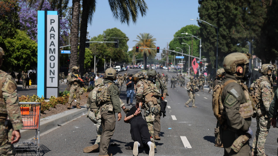 Primi agenti Guardia Nazionale arrivati a Los Angeles