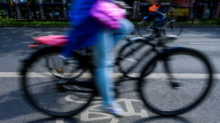 15-j&auml;hriger Radfahrer stirbt bei Unfall mit abbiegendem Lastwagen in Hamburg