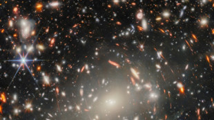 Telescópio James Webb capta primeiras galáxias do 'amanhecer cósmico'