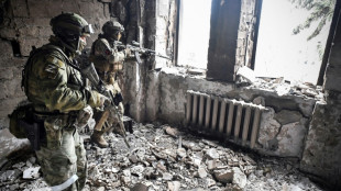 Ukraine: la bataille fait rage &agrave; Marioupol, Biden accuse Poutine de "g&eacute;nocide" 