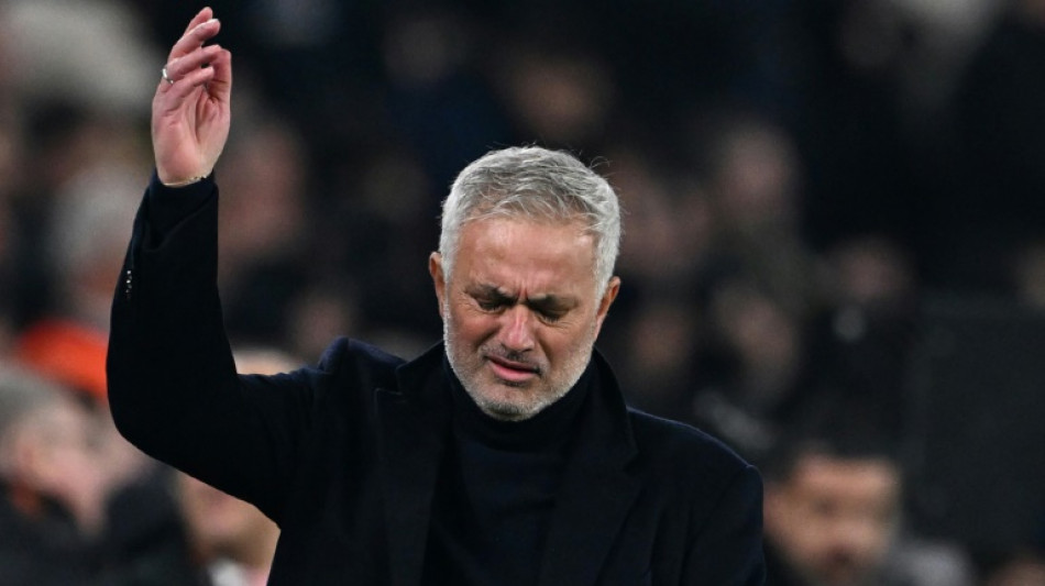 Mourinho grabs Galatasaray coach's face after losing Istanbul derby