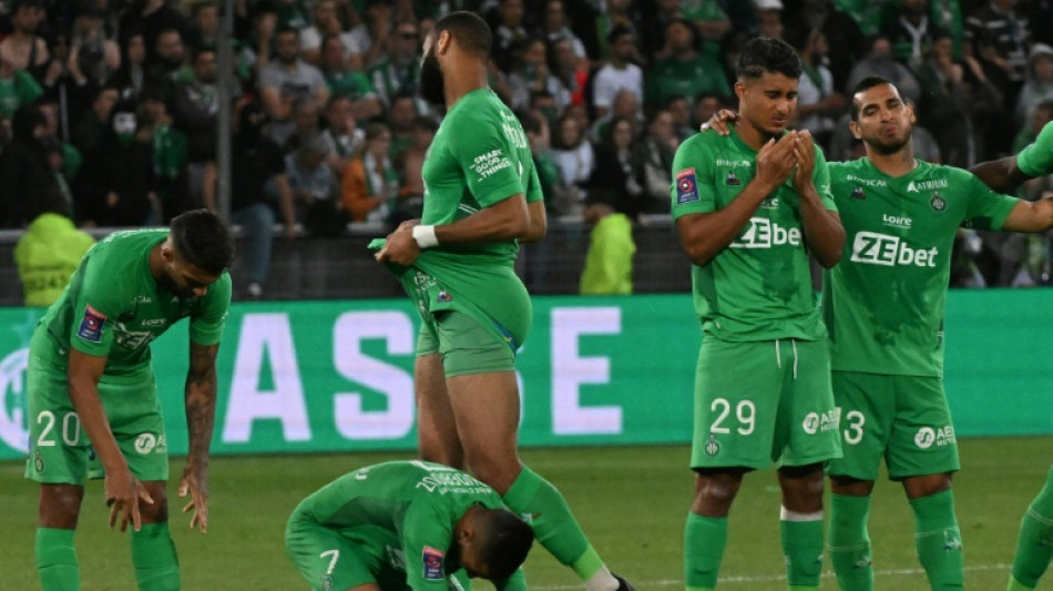 Foot: Saint-Etienne s'incline 2-1 &agrave; Dijon pour son retour en L2