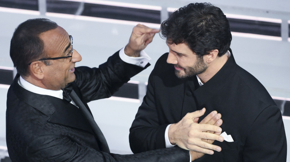 De Martino pubblica la foto dell'investitura, ci vediamo a Sanremo 2027