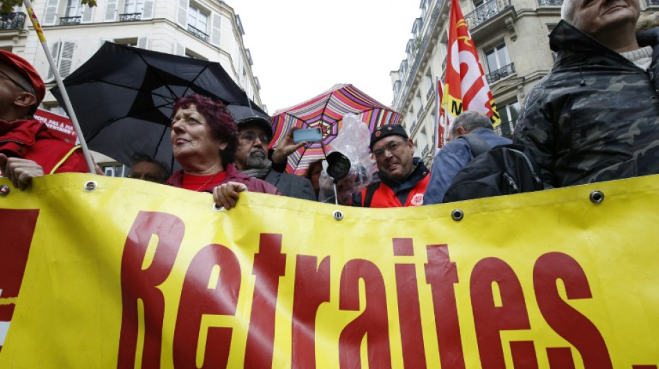 La nuit tombe sur un "conclave" des retraites devenu labyrinthe