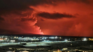Erupci&oacute;n volc&aacute;nica baja de intensidad en Islandia, donde la poblaci&oacute;n recupera vida normal