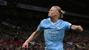 Man City crush Man Utd as Liverpool show support for absent Diaz