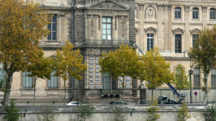 Ladrões roubam joias de 'valor inestimável' no Museu do Louvre