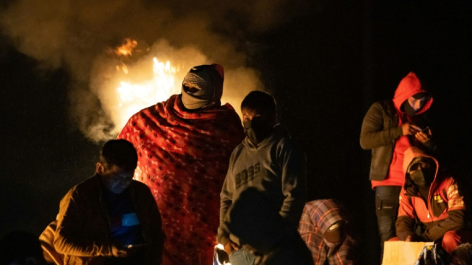 Ind&iacute;genas de Ecuador cierran v&iacute;as y gobierno dice controlar protestas