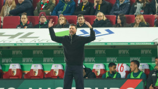 Dortmund klettert, Augsburg taumelt weiter