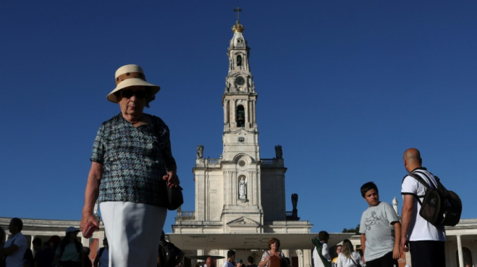 El papa hace una visita rel&aacute;mpago a F&aacute;tima durante la JMJ de Lisboa