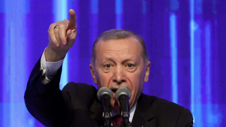 Erdogan reaparece em p&uacute;blico ap&oacute;s dias de aus&ecirc;ncia por doen&ccedil;a