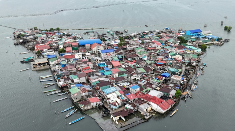 Aux Philippines, le calvaire quotidien des habitants d'une île aux prises à la montée des eaux