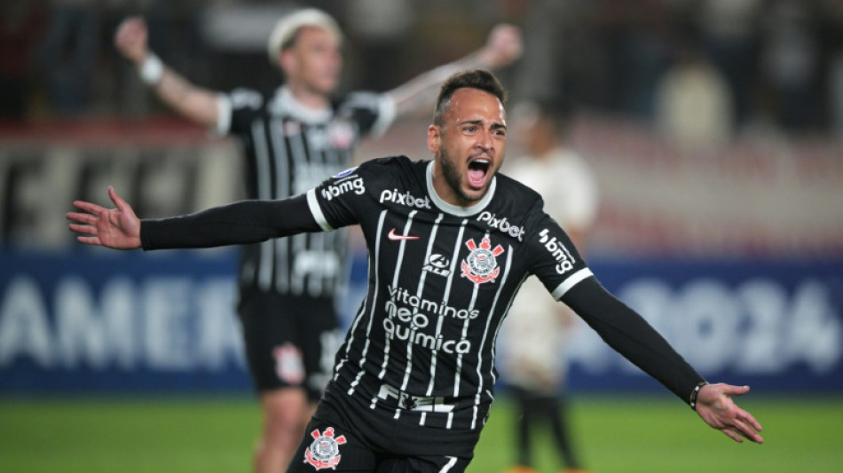 Corinthians vence Universitario (2-1) em Lima e avan&ccedil;a &agrave;s oitavas da Sul-Americana