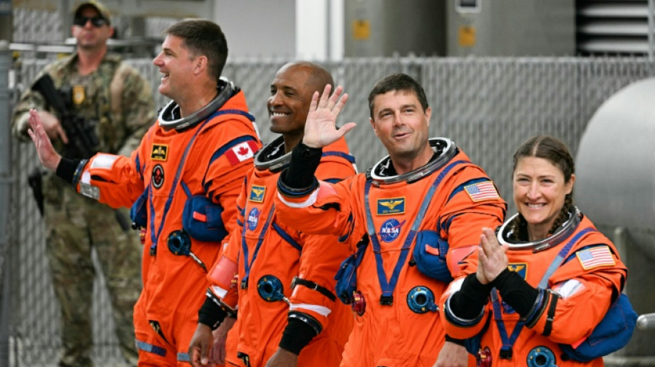 Astronautas embarcam em foguete para hist&oacute;rico lan&ccedil;amento lunar da Artemis II