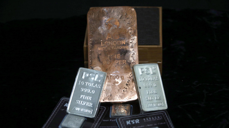 L'oro sale ancora, a 4.686,78 dollari