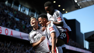 Fulham end Liverpool unbeaten league run to delay title party
