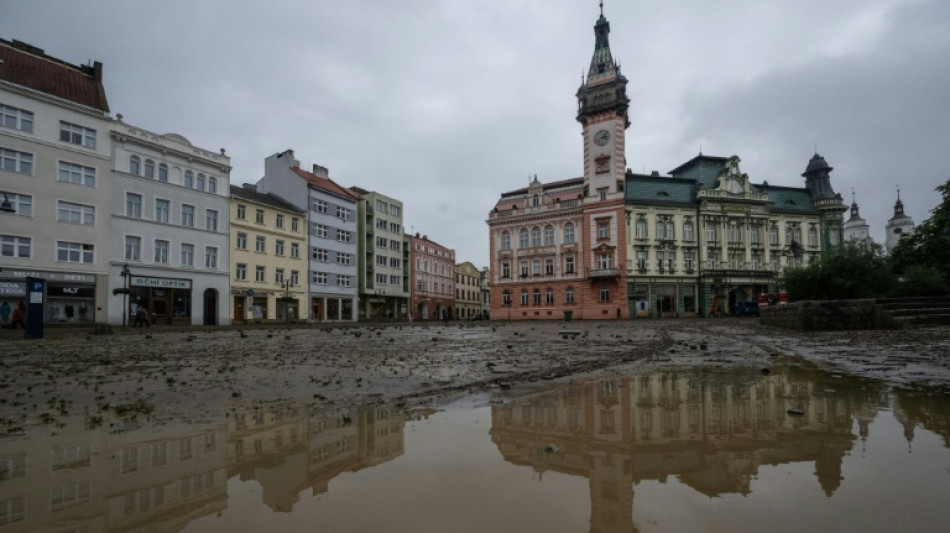 Un lundi plein de boue et de d&eacute;sespoir pour une ville tch&egrave;que inond&eacute;e