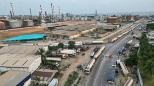 Mali: blocus jihadiste sur la capitale Bamako, hommage sous haute s&eacute;curit&eacute; au ministre de la D&eacute;fense tu&eacute;