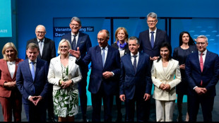 Union startklar f&uuml;r Schwarz-Rot: Koalitionsvertrag gebilligt und Minister benannt