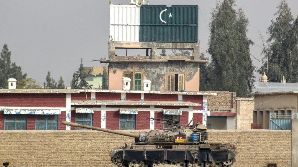 Paquist&atilde;o declara 'guerra aberta' a autoridades talib&atilde;s do Afeganist&atilde;o e ataca Cabul