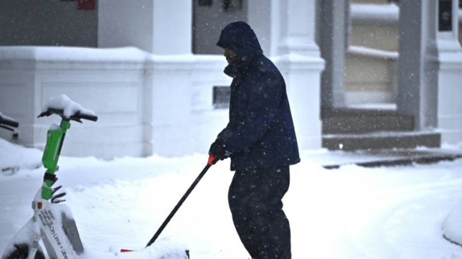Le centre et l'est des Etats-Unis balay&eacute;s par une temp&ecirc;te hivernale, Washington sous la neige