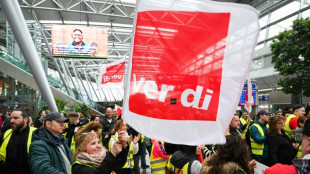 Verdi droht Warnstreiks im Einzelhandel im Weihnachtsgesch&auml;ft an