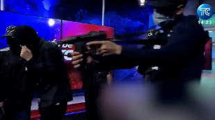 "El noticiero est&aacute; de vuelta": TV de Ecuador se repone a ataque armado