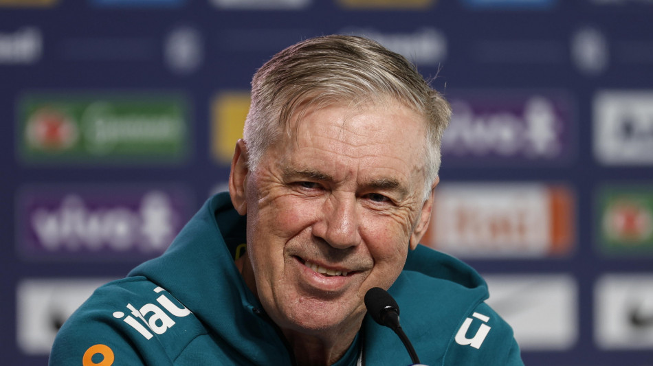 Un compleanno 'mondiale' per Ancelotti, i giocatori del suo Brasile lo festeggiano