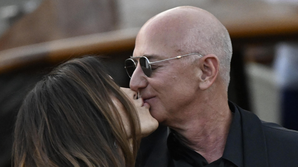 Jeff Bezos e Lauren Sanchez hanno lasciato Venezia