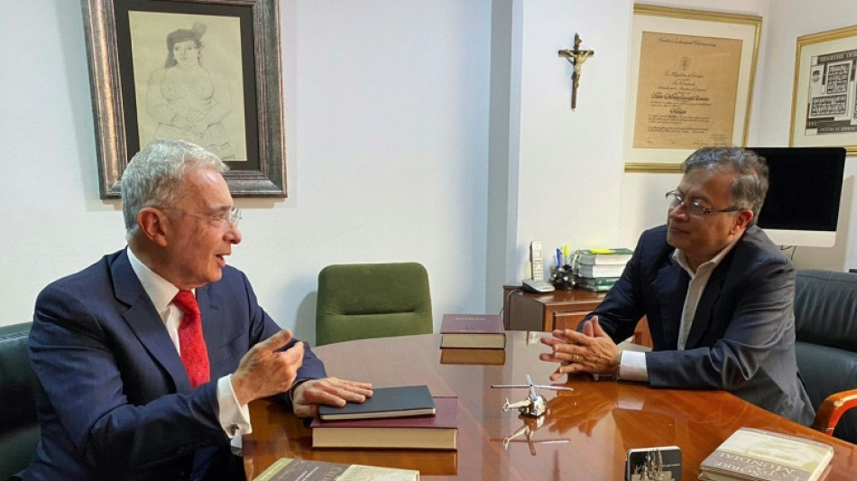 In&eacute;dito di&aacute;logo Petro-Uribe, los mayores adversarios pol&iacute;ticos de Colombia