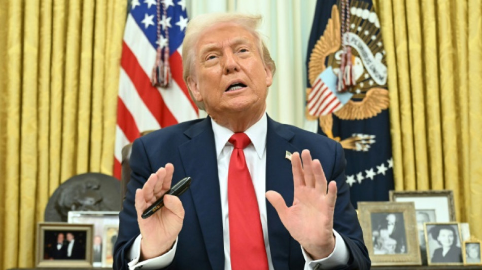 Trump impõe tarifas mínimas de 10% e atinge Europa e Ásia com taxas massivas