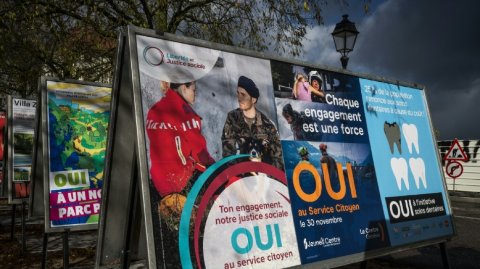 Les Suisses votent sur un service civique obligatoire et une taxe climatique sur les plus riches