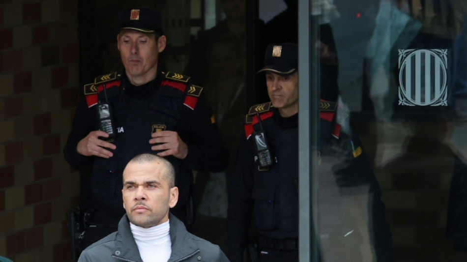 La condamnation pour viol de l'ex-star du Bar&ccedil;a Dani Alves annul&eacute;e en appel