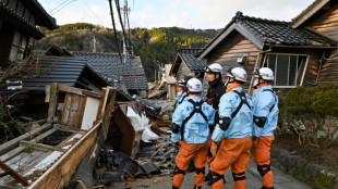 Lluvias dificultan rescate tras sismo que dej&oacute; 62 muertos en Jap&oacute;n