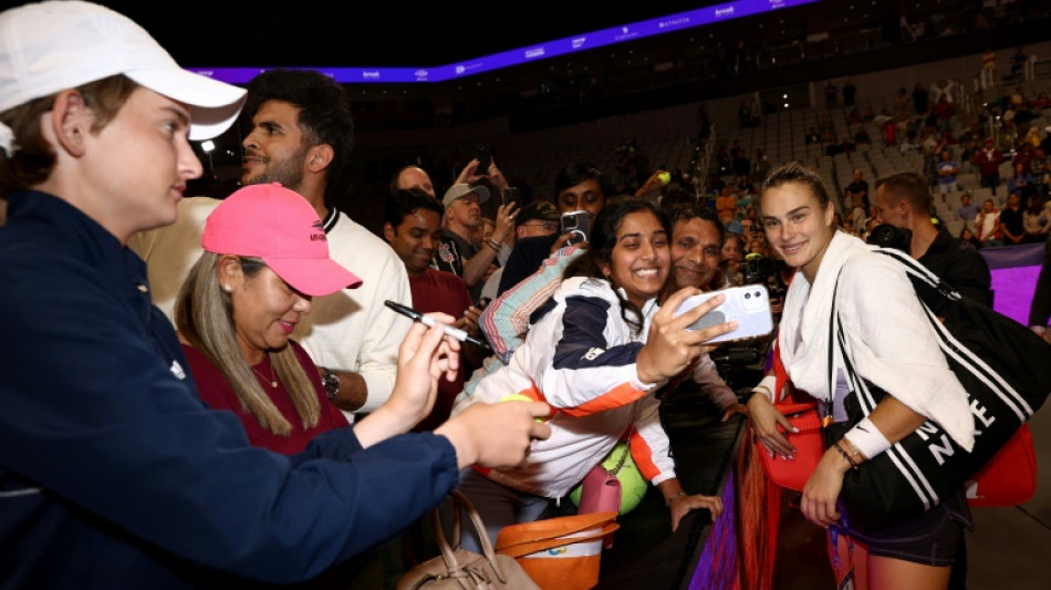 Sabalenka elimina a la n&uacute;mero uno del mundo, Swiatek, en semifinales del WTA Finals
